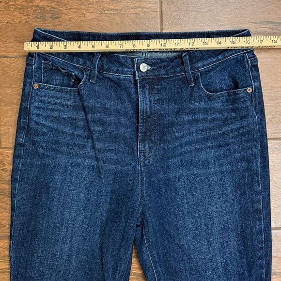 Old Navy Extra High Rise Flare Secret Smooth Pockets Size 12 TALL - Picture 3 of 7
